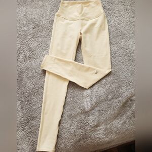 ALO YOGA High-Waist Airbrush Leggings in French Vanilla